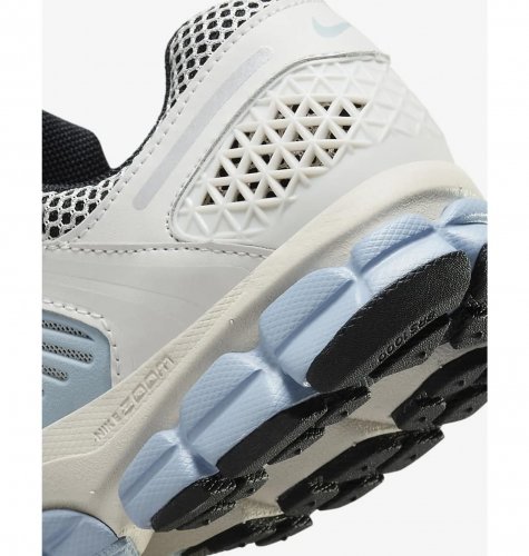 Кросівки жіночі Nike Zoom Vomero 5 (FQ7079-001)