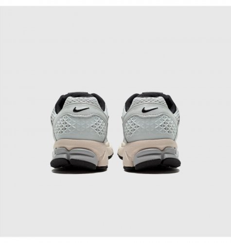 Кросівки жіночі Nike Wmns Zoom Vomero 5 White (FN6742-002)