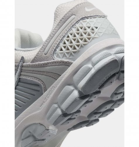 Кросівки унісекс Nike Zoom Vomero 5 (HQ0458-001)