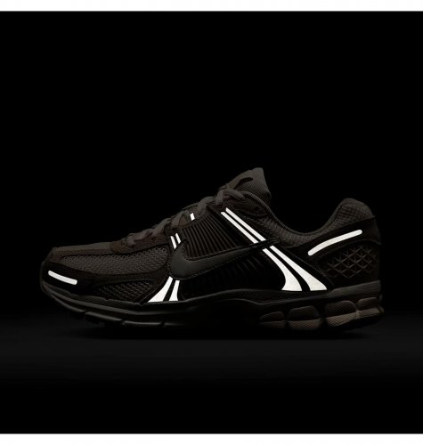 Кросівки жіночі Nike Zoom Vomero 5 (HQ0458-200)