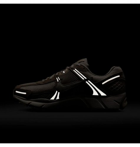 Кросівки жіночі Nike Zoom Vomero 5 (HQ0458-200)