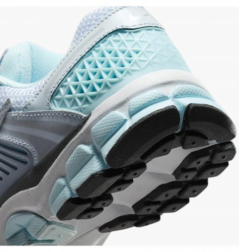 Кросівки жіночі Nike Zoom Vomero 5 Gs (HQ3255-043)