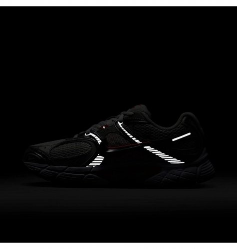 Кросівки жіночі Nike V5 Rnr (HQ7901-100)