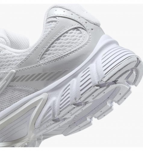 Кросівки чоловічі Nike V5 Rnr White Black Metallic Silver (HQ7901-101)