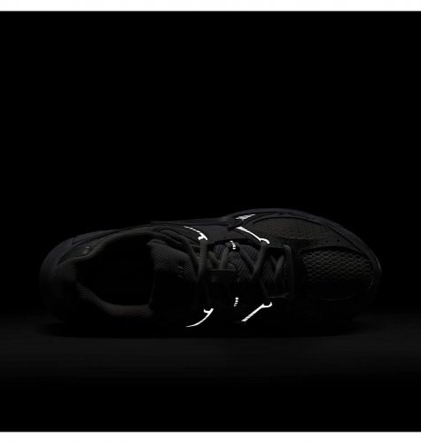Кросівки чоловічі Nike V5 Rnr White Black Metallic Silver (HQ7901-101)