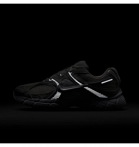 Кросівки чоловічі Nike V5 Rnr White Black Metallic Silver (HQ7901-101)